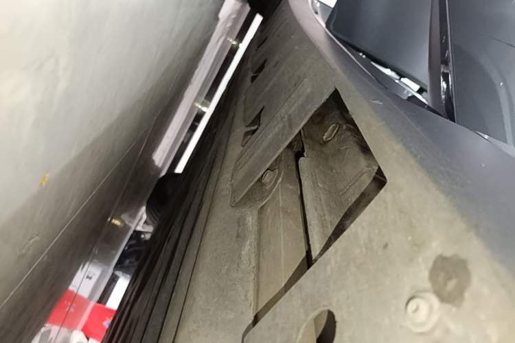 Used XPeng P7 2020 586N Right Side Sill