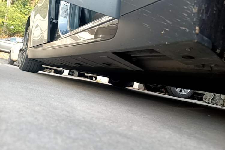 Used XPeng P7 2020 670N Right Side Sill