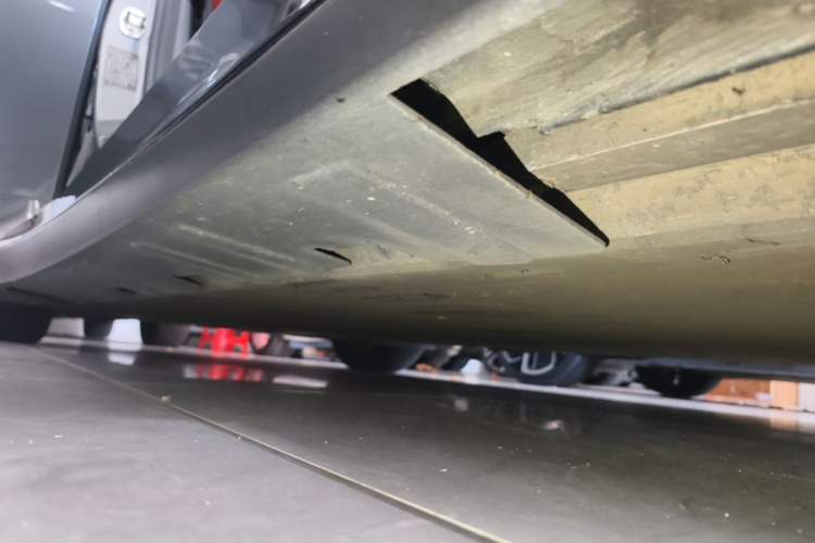 Used XPeng P7 2020 670E Right Side Sill