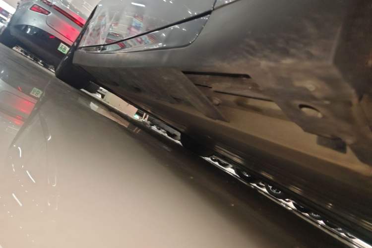 Used XPeng P7 2020 586N Right Side Sill