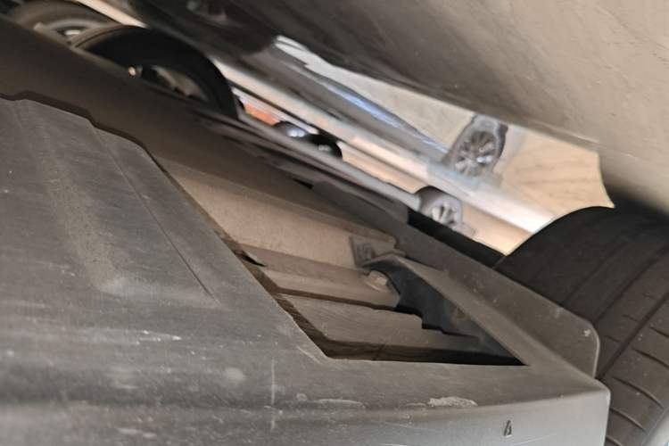 Used XPeng P7 2020 670N Right Side Sill