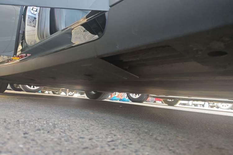 Used XPeng P7 2020 670N Right Side Sill