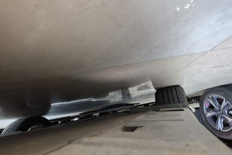 Used XPeng P7 2020 670E Right Side Sill