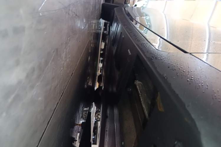 Used XPeng P7 2020 670N Right Side Sill