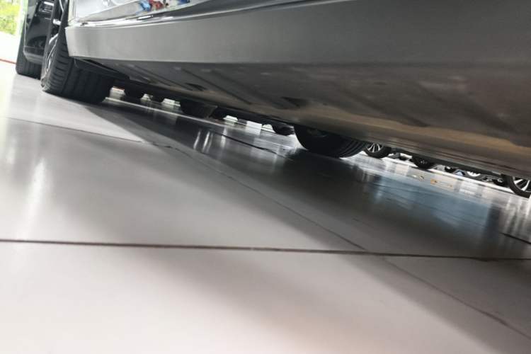 Used XPeng P7 2020 586N Right Side Sill