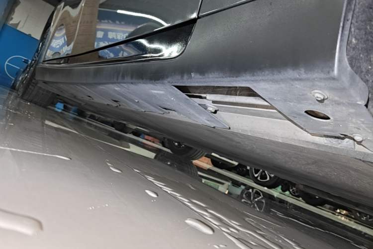 Used XPeng P7 2020 670E Right Side Sill