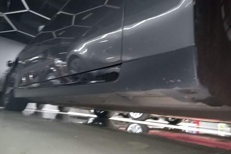 Used XPeng P7 2020 670N Right Side Sill