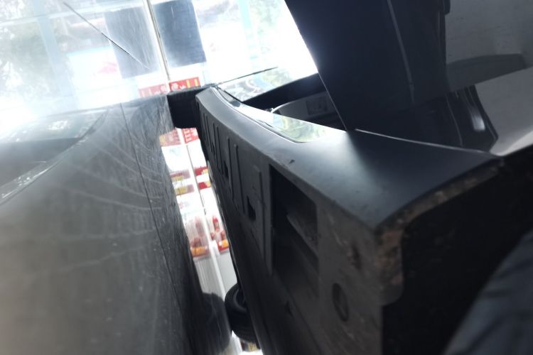 Used XPeng P7 2020 562E Performance Edition Right Side Sill