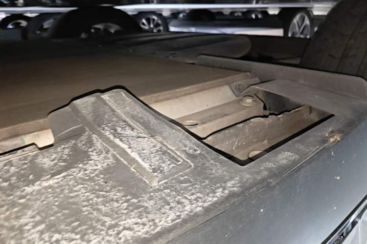 Used XPeng P7 2020 670E Right Side Sill