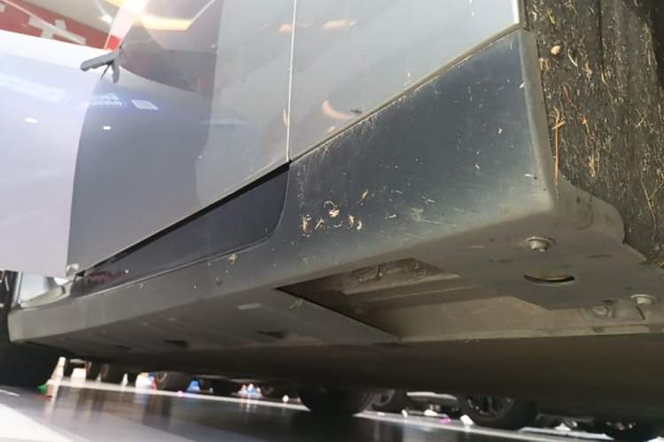 Used XPeng P7 2020 670N Right Side Sill