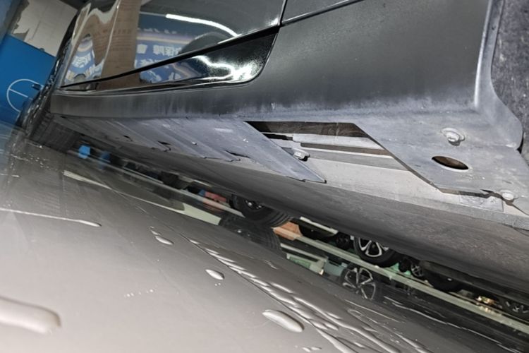 Used XPeng P7 2020 670E Right Side Sill