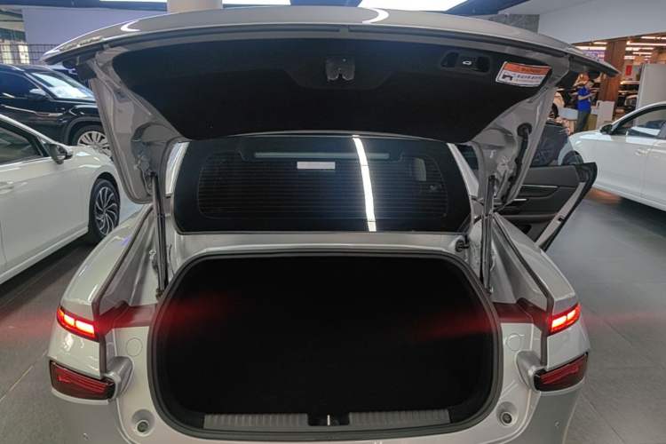 Used XPeng P7 2020 670N Trunk