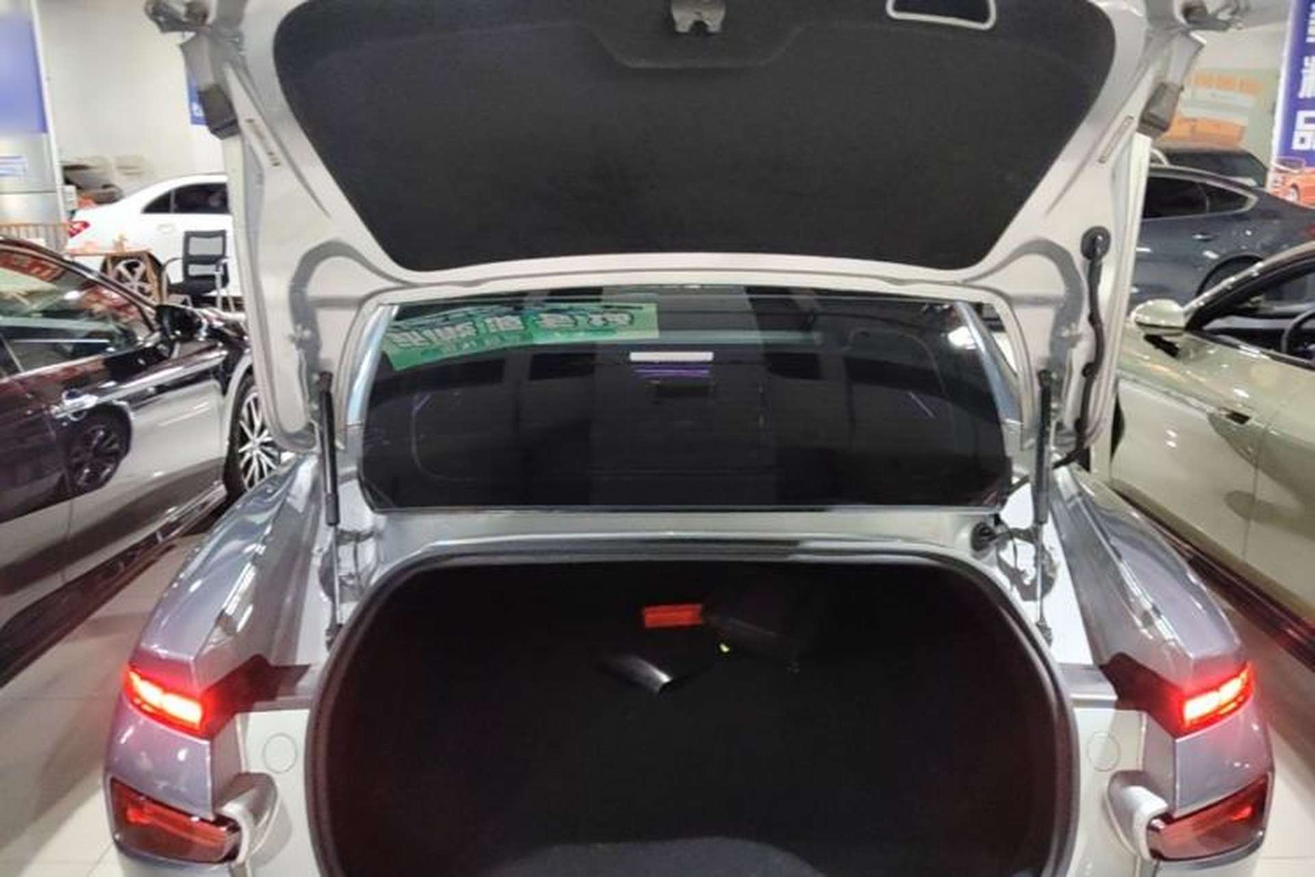 Used XPeng P7 2020 586N Trunk