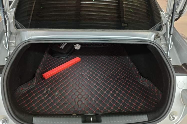 Used XPeng P7 2020 670N Trunk