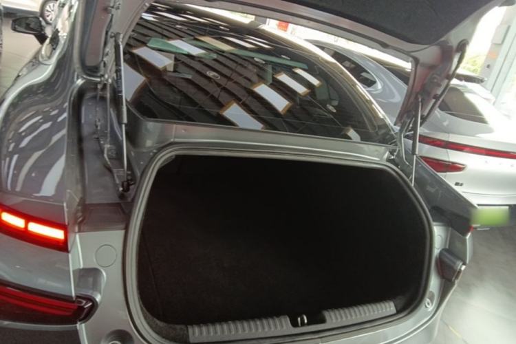 Used XPeng P7 2020 670N Trunk