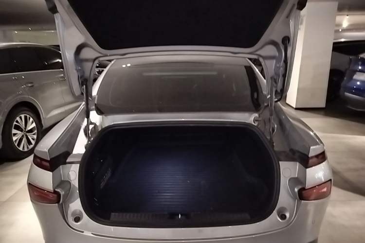 Used XPeng P7 2020 670E Trunk