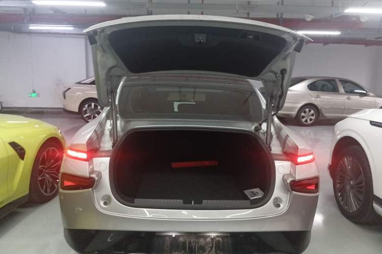 Used XPeng P7 2020 670E Trunk
