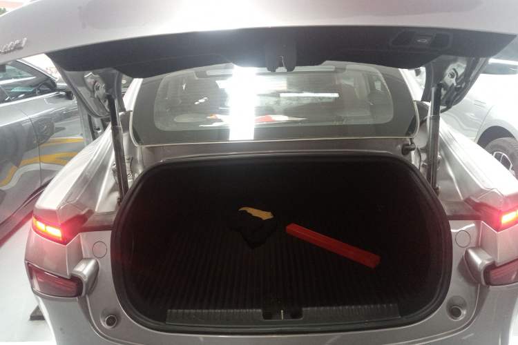 Used XPeng P7 2020 670N Trunk