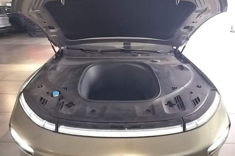 Used XPeng P7 2020 670N Engine Bay