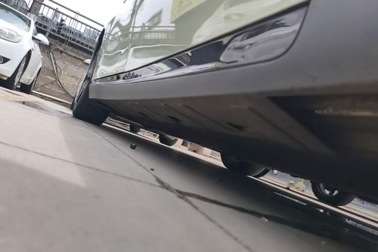 Used XPeng P7 2020 670E Right Side Sill