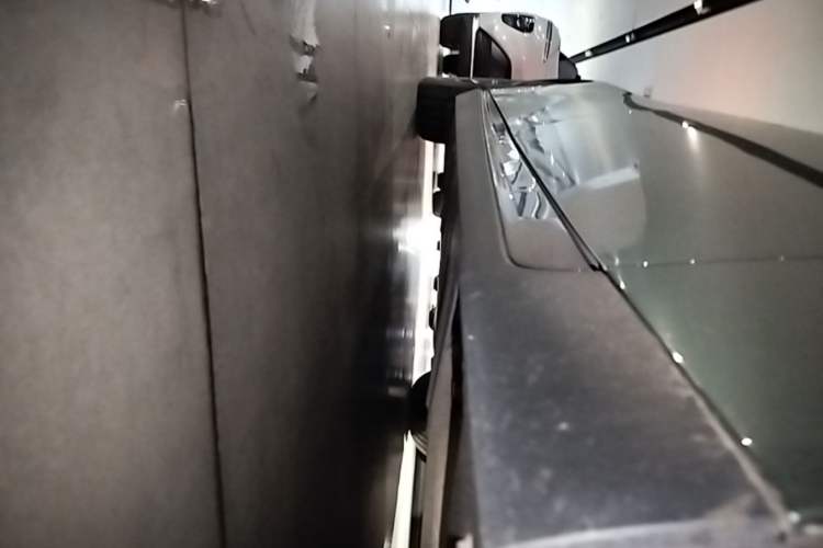 Used XPeng P7 2020 670N Right Side Sill