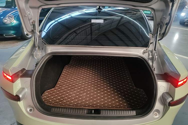 Used XPeng P7 2020 586N Trunk