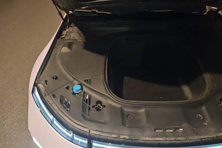 Used XPeng P7 2020 Rear-Drive Long-Range Smart Drive Version Engine Bay Right