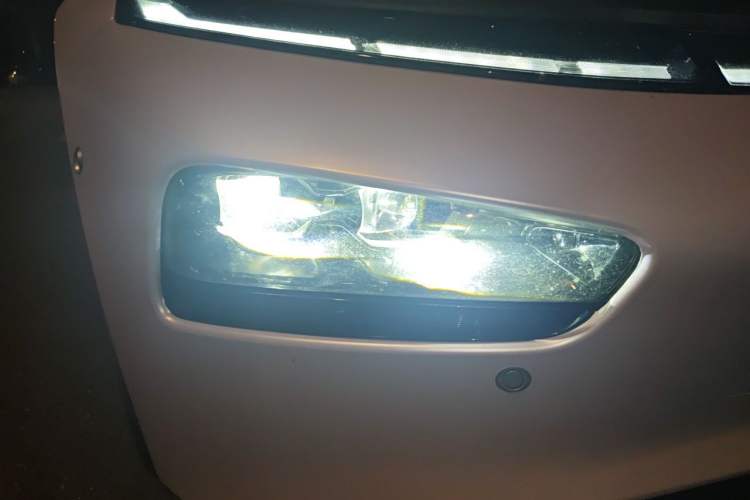 Used XPeng P7 2020 Rear-Drive Long-Range Smart Drive Version Right Front Headlight