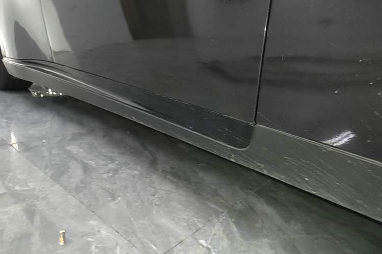 Used XPeng P7 2020 670N Right Side Sill