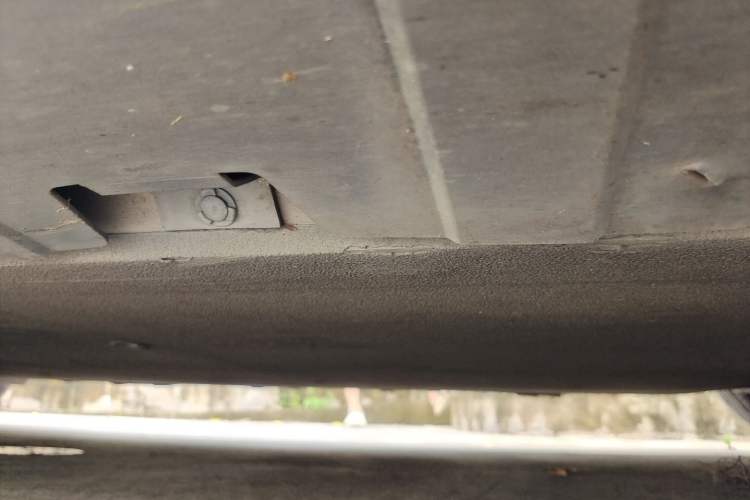 Used XPeng P7 2020 670N Chassis Front Right