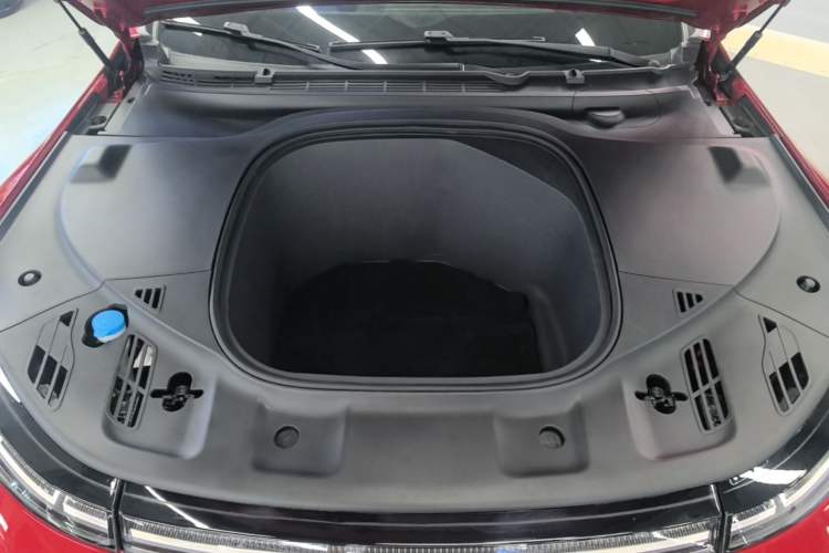 Used XPeng P7 2020 562E Performance Edition Engine Bay