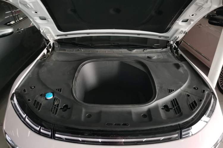Used XPeng P7 2020 670E Engine Bay