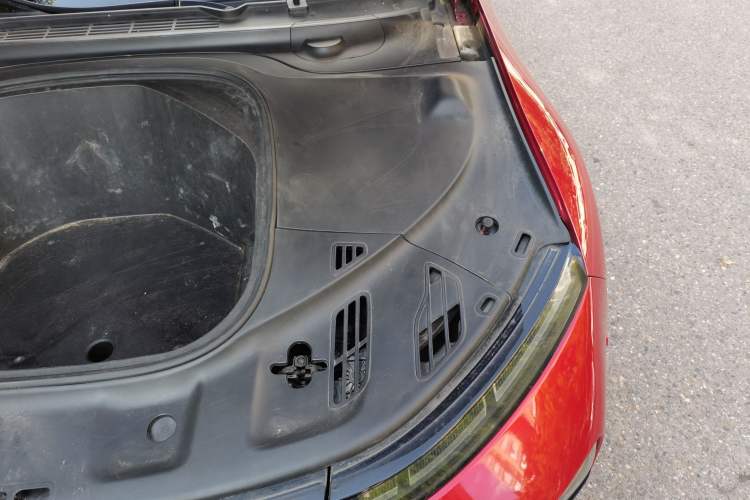 Used XPeng P7 2020 586N Engine Bay Left
