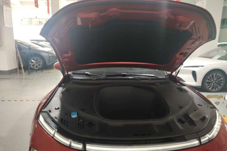 Used XPeng P7 2020 586N Engine Bay