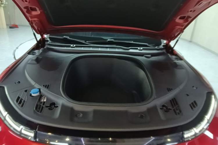 Used XPeng P7 2020 586N Engine Bay