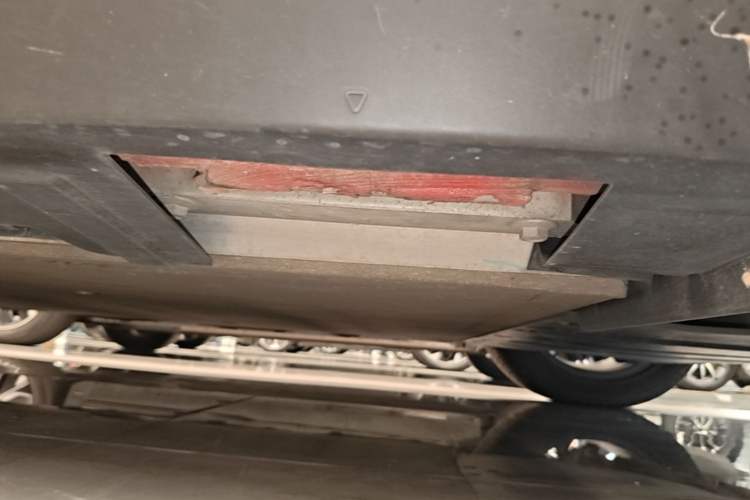 Used XPeng P7 2020 670N Left Side Sill