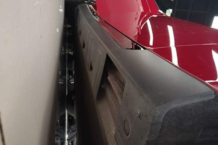 Used XPeng P7 2020 670N Right Side Sill