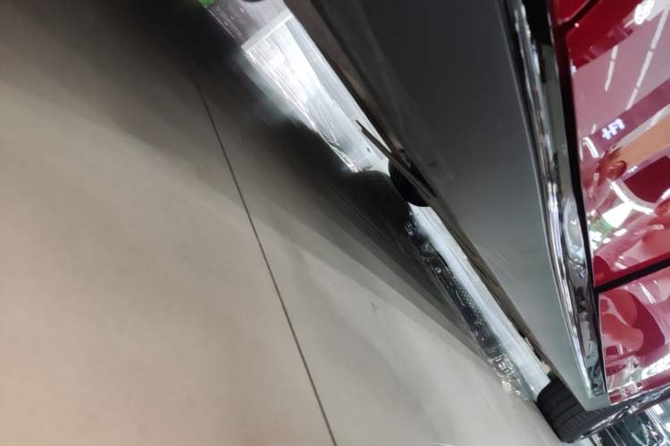 Used XPeng P7 2020 706G Right Side Sill