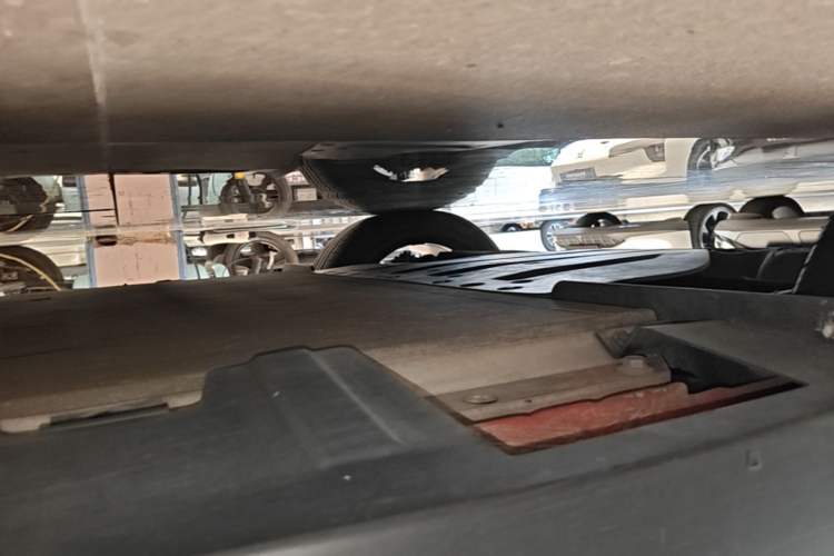 Used XPeng P7 2020 670N Right Side Sill