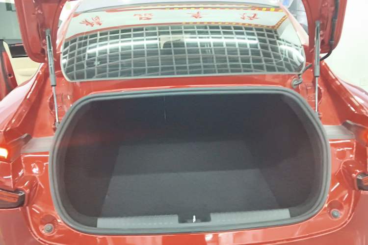 Used XPeng P7 2020 670N Trunk