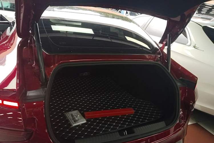 Used XPeng P7 2020 670N Trunk