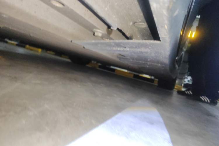 Used XPeng P7 2020 706G Chassis Front Left