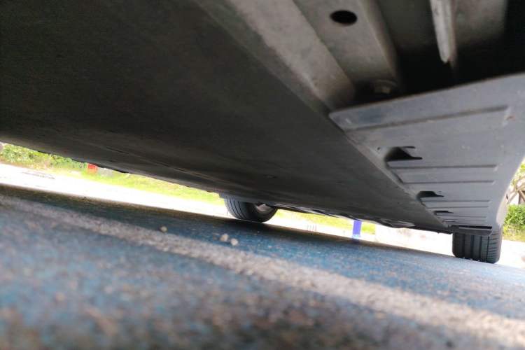 Used XPeng P7 2020 670E Chassis Front Left