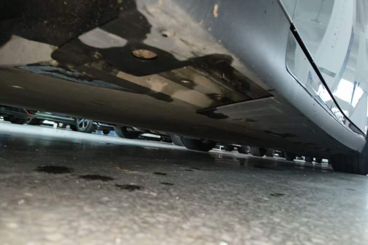 Used XPeng P7 2020 670N Chassis Front Left