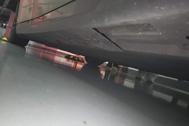Used XPeng P7 2020 670N Chassis Front Right