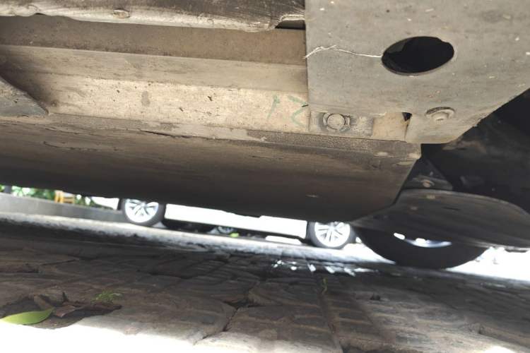 Used XPeng P7 2020 670N Chassis Front Right