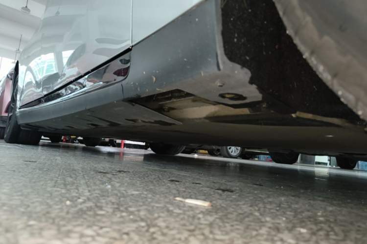 Used XPeng P7 2020 670N Chassis Front Right