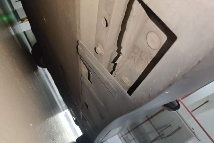 Used XPeng P7 2020 670E Chassis Rear Right
