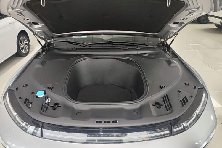 Used XPeng P7 2020 586E Engine Bay
