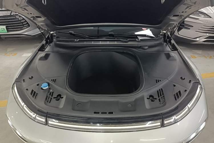 Used XPeng P7 2020 706G Engine Bay